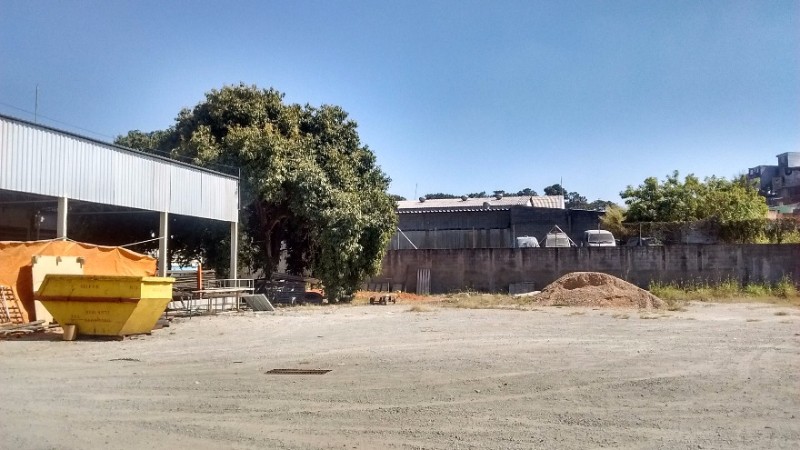  O IMÓVEL DE MATRÍCULA Nº 173.225 DO 16º CARTÓRIO DEREGISTRO DE IMÓVEIS DE SÃO PAULO/SP. Nº CONTRIBUINTE:147.320-0089-3. DESCRIÇÃO: Um terreno, situado na RuaPonche Verde, na Cidade Líder, no 38º Subdistrito -VilaMatilde, medindo 83,00m de frente, localizado nolado esquerdo dessa rua à 106,20m 